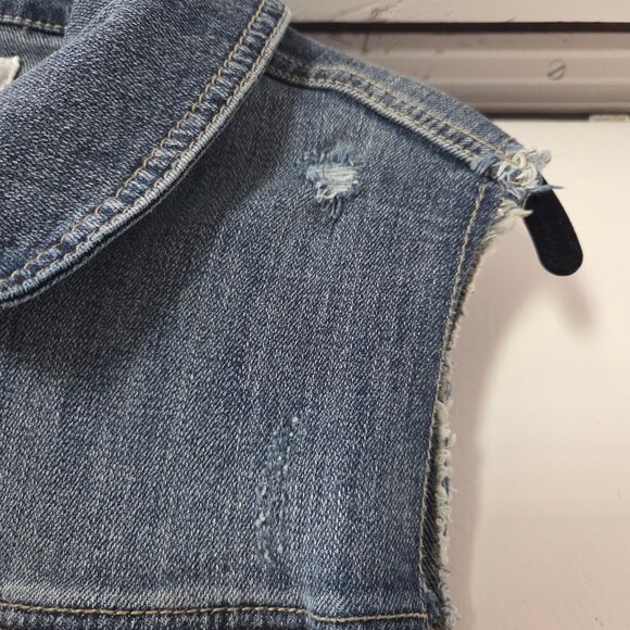 Torrid Women’s Size 1 Denim Jean Vest Cropped Distressed Medium Wash - Picture 3 of 5